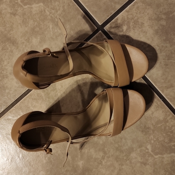 Michael Kors Shoes - Picture 2 of 3